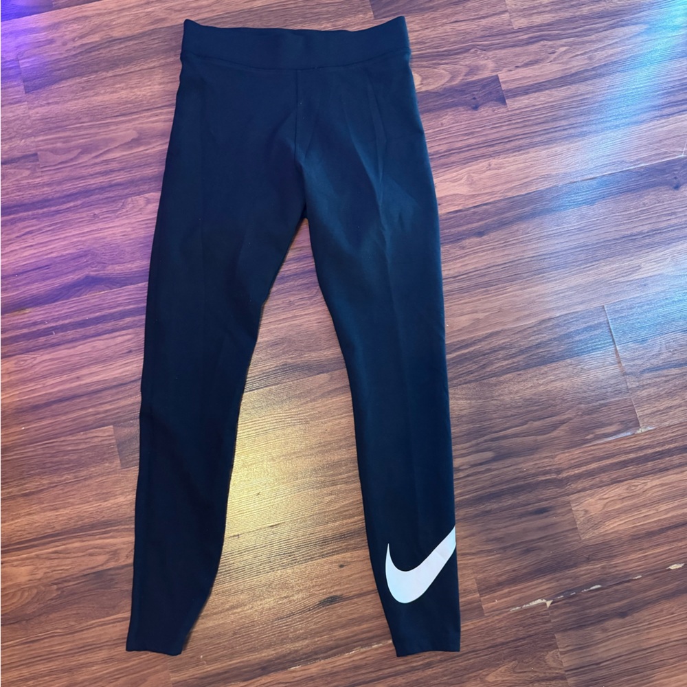 Nike Black and White Sweatpants for Active Comfort